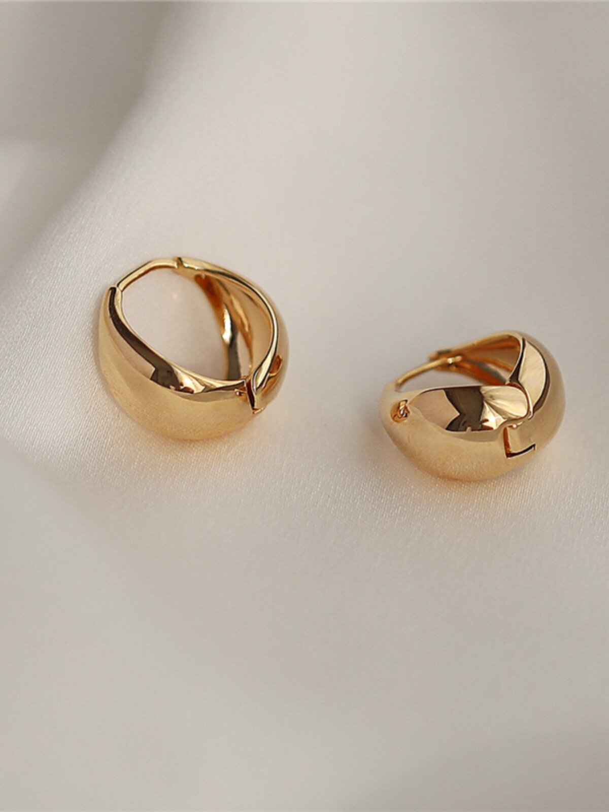 A.D HAS A SIMPLE PERSONALITY GOLD OPENING  EARRING EARRING BUCKLE COLD WIND EARRINGS KOREAN NEW EARRINGS