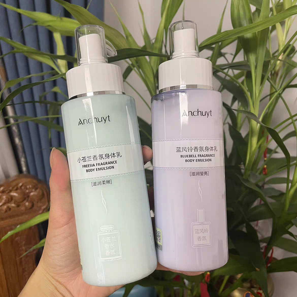 专柜正品研春堂小苍兰香氛身体乳蓝风铃保湿润肤秋冬防干不黏腻