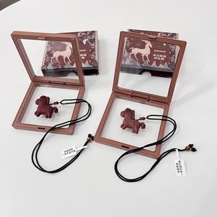 千年丝路的礼物!马年限定!敦煌七彩马上有钱合香牌安神舒缓挂链