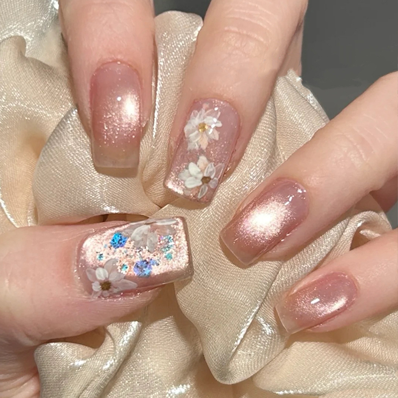 春夏新款气质爆闪猫眼显白手绘小白花美甲成品手工定制穿戴甲拆卸