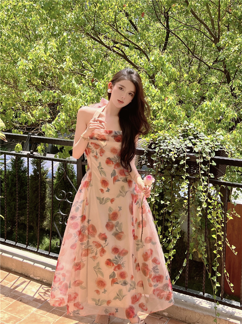 茶歇法式无袖晕染碎花挂脖连衣裙女夏高级感初恋仙女桔梗长裙子