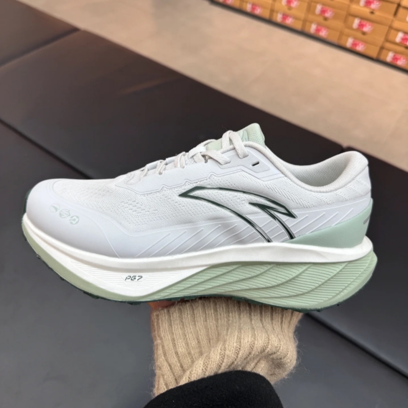 安踏旅行丨PG7科技缓震跑鞋男秋冬透气耐磨运动鞋子112445504