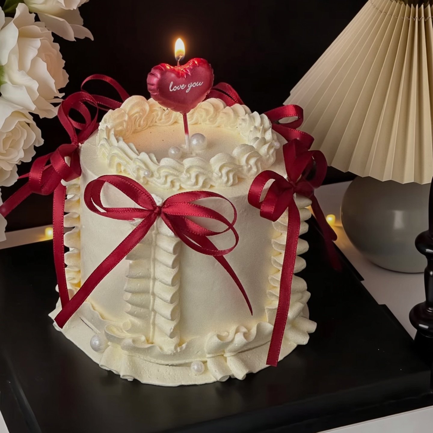 214情人节白色奶油褶皱点缀红色丝带蝴蝶结蛋糕装饰红色爱心蜡烛,节庆用品/礼品,蛋糕/烘焙装饰用品,淘宝优惠券,粉丝福利购,淘宝优惠卷
