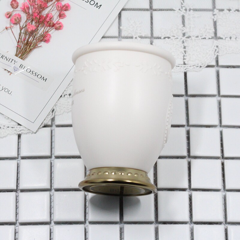 贵族浮雕肖像化妆刷桶 法国人像  高质量版珠光喷漆筒 化妆刷收纳在类目 彩妆/香水/美妆工具, 其他美容工具, 化妆/美容工具中 - 来自Buy2taobao.com提供专业的淘宝代购服务