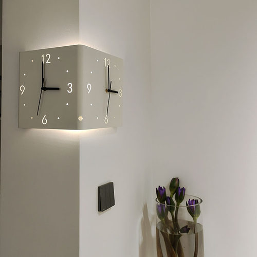 静音感应小夜灯拐角双面彩色挂钟