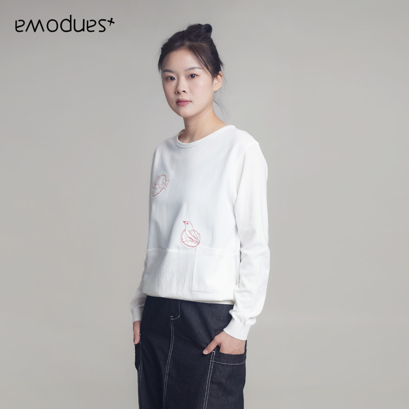emodues/衣魔得思新款女装时尚绣花白色卫衣