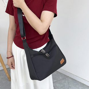 新款防水牛津布女包多隔层单肩斜挎包时尚百搭旅游包中老年妈妈包