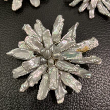 巴洛克 天然异形珍珠胸花 花朵胸针 银灰色珍珠胸针 大衣外套别针