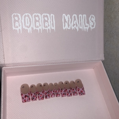 BOBBINAILS欧美法式裸色底粉色豹纹INS可拆卸穿戴甲手绘手工制作