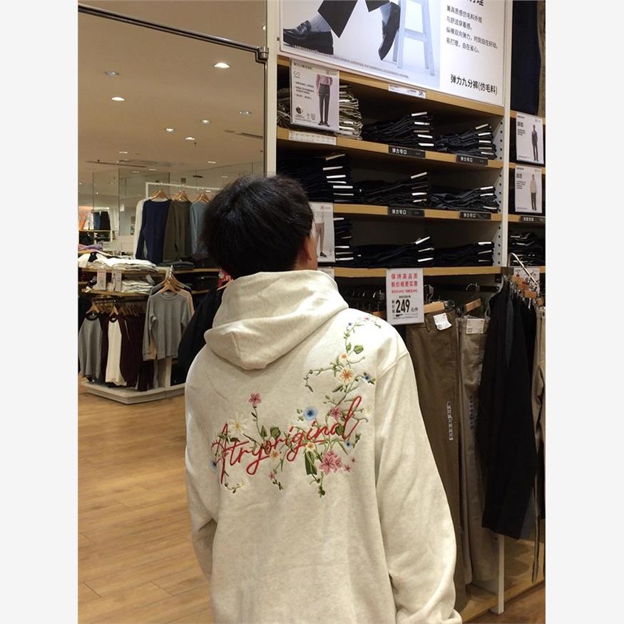 2025新款复古高级感刺绣连帽卫衣