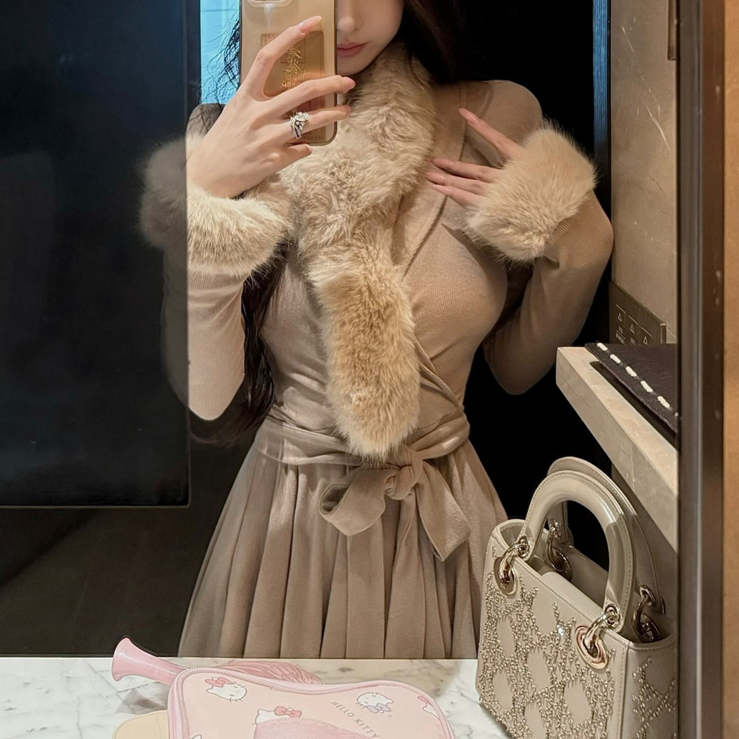 台偶女主*温柔姐姐感秋冬气质修身显身材毛领连衣裙收腰绑带短裙