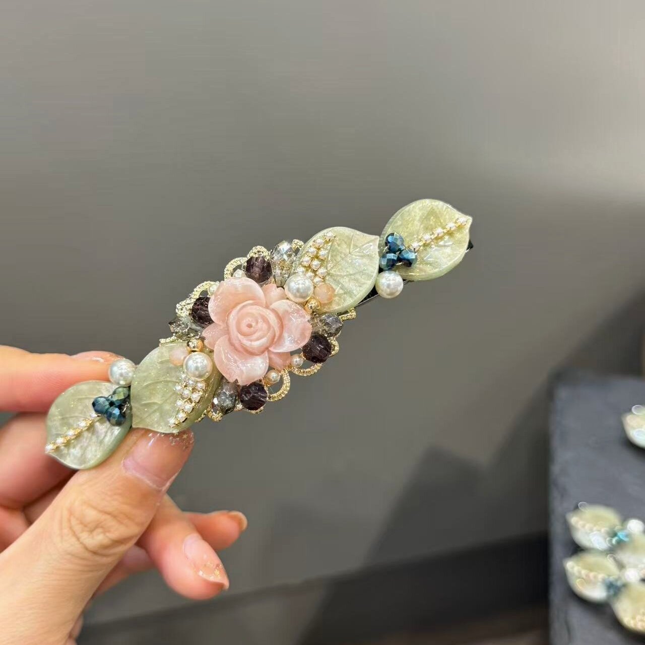 韩国进口重工玫瑰花发夹玉石叶片珍珠水钻弹簧夹新款后脑勺盘发夹