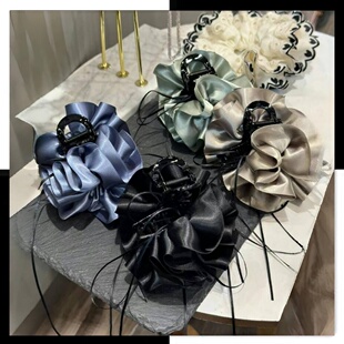 韩国进口高级感缎面云朵抓夹女后脑勺盘头发鲨鱼夹子头花发饰头饰