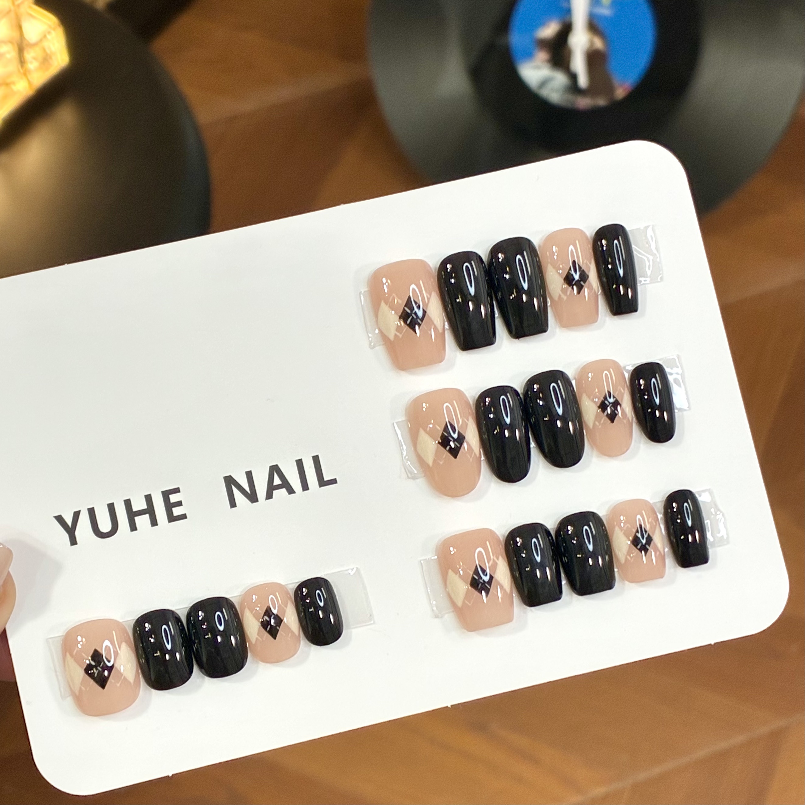 ins风黑白菱格纯手工穿戴甲