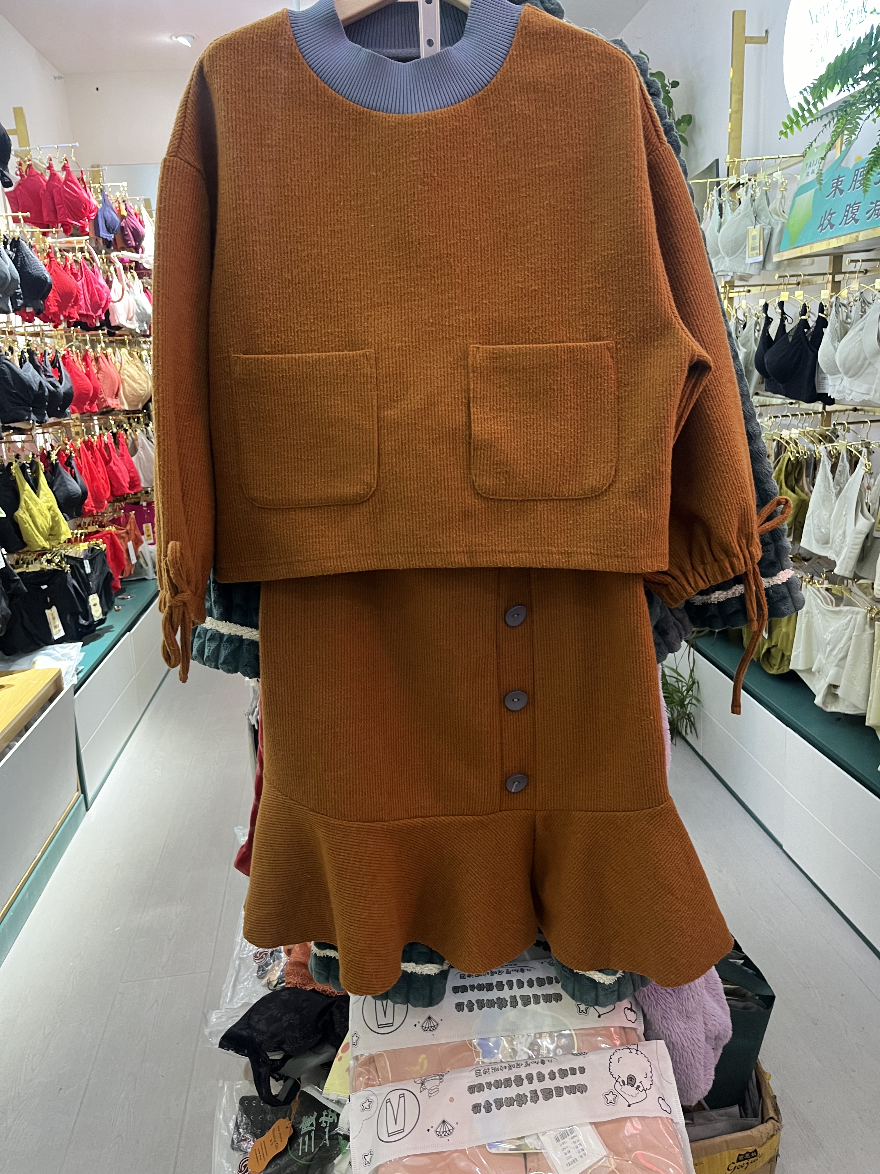 撤柜品牌女士秋冬款毛呢套装裙特价