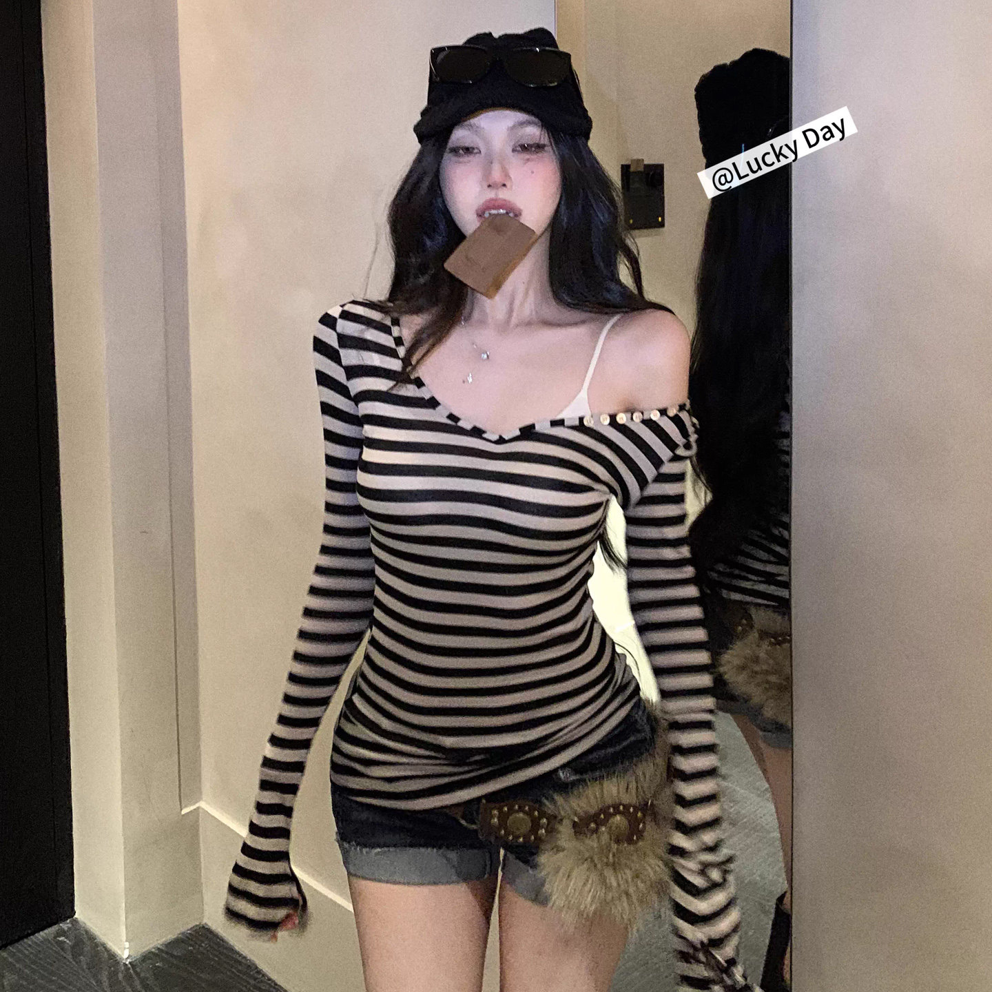 紧身显瘦内搭纯欲风条纹V领长袖T恤女修身收腰打底衫辣妹上衣春季