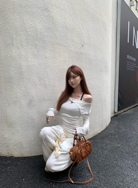 Lovedeath【迷雾白茶】白色斜领一字肩上衣女露肩褶皱收腰长袖女