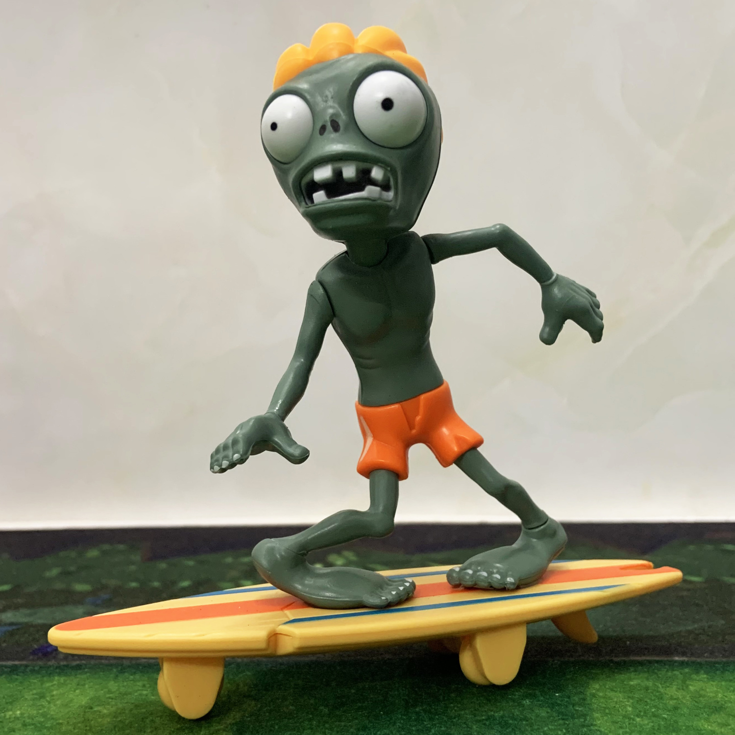 正版植物大战僵尸玩具滑板僵尸