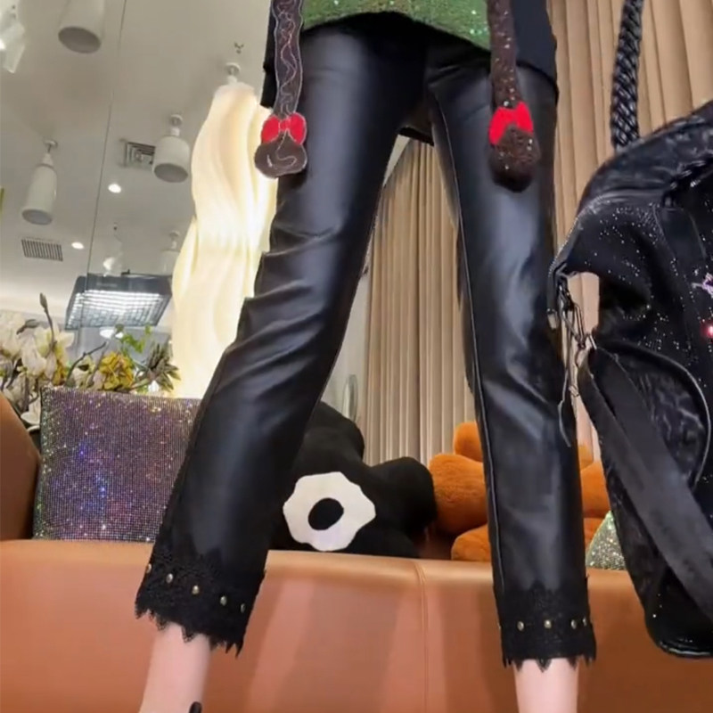 秋冬新款加绒皮裤女弹力直筒重工拼接蕾丝九分烟管裤涂层皮裤女,女装/女士精品,休闲裤,淘宝优惠券,粉丝福利购,淘宝优惠卷