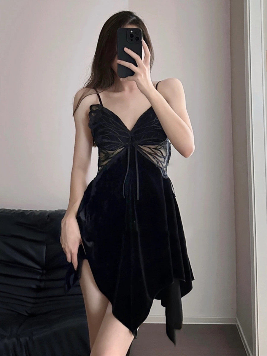 PAJAMAS WOMENS SPRING AND AUTUMN STYLE GOLDEN VELVET WINTER 2024 NEW SEXUAL FEELINGS TONE SUSPENDERS NIGHTDRESS NIGHTGOWN SET CHEST PADS