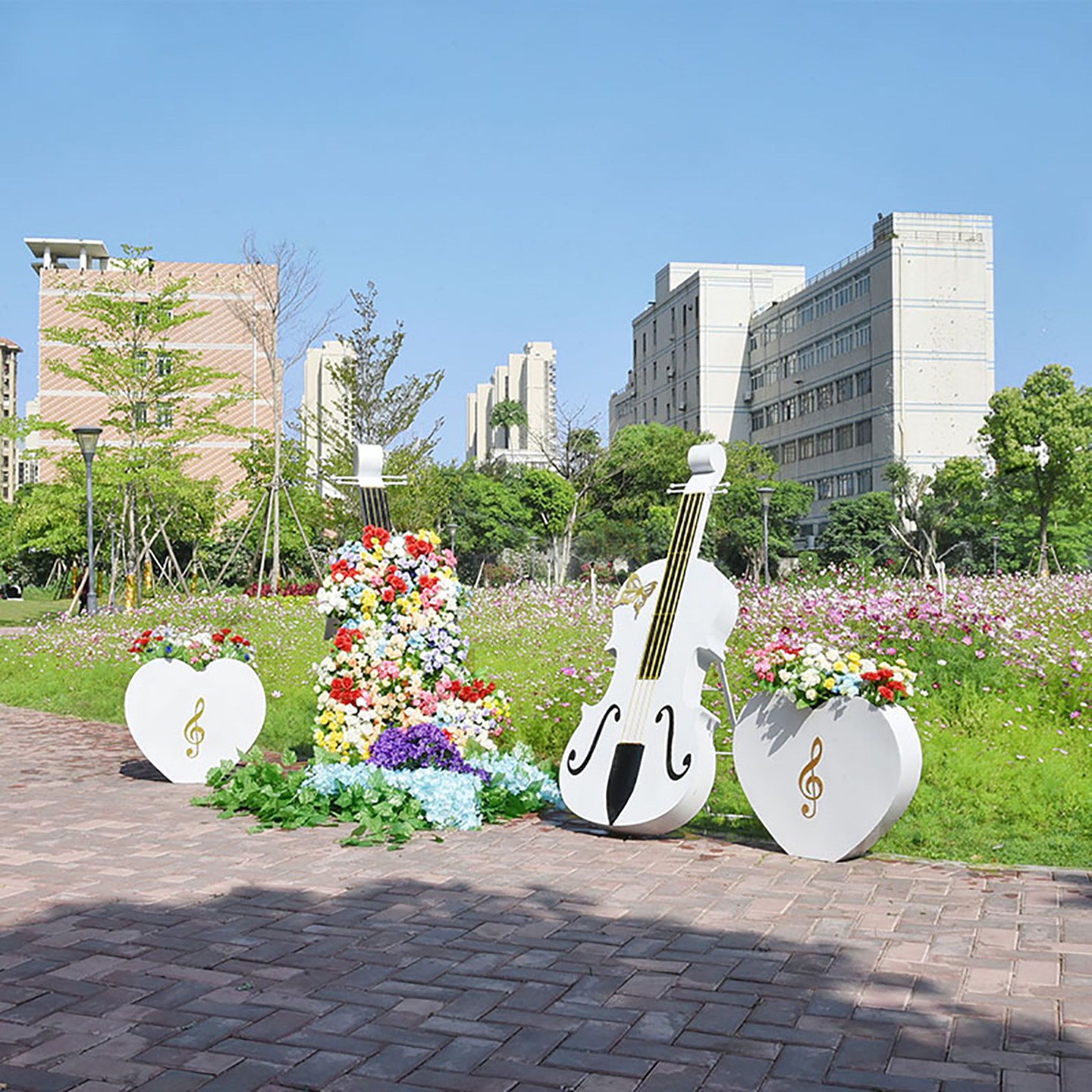 户外大型铁艺大提琴花箱雕塑草地音乐节主题道具景观装饰品大摆件