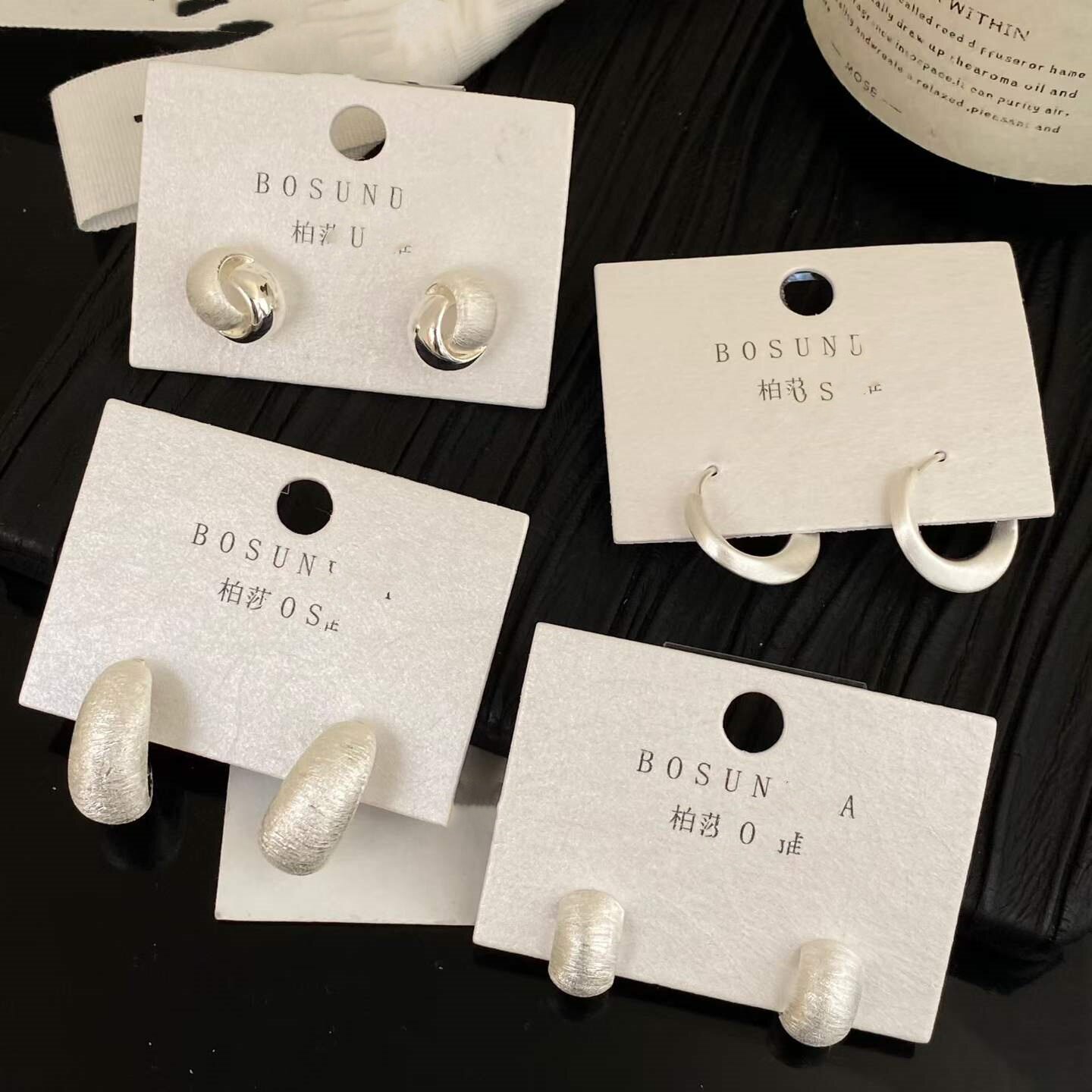 简约银色金属圆环扭纹百搭耳环