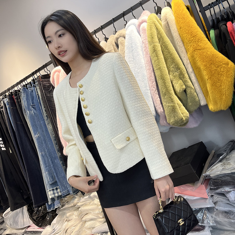 欧货白色大牌风高端编织羊毛经典圆领金扣小香风外套女短款西装