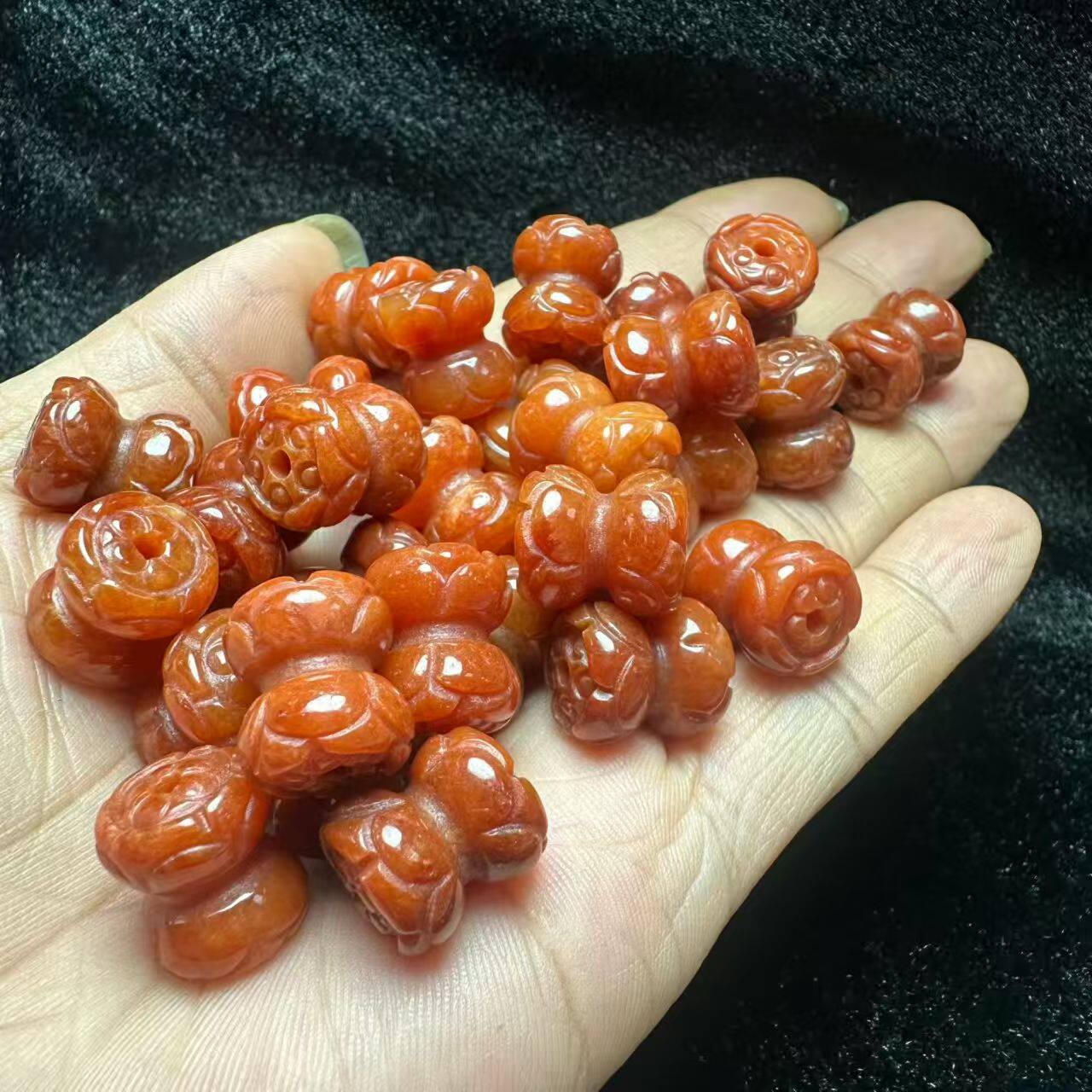天然玛瑙黄龙玉并蒂莲花散珠
