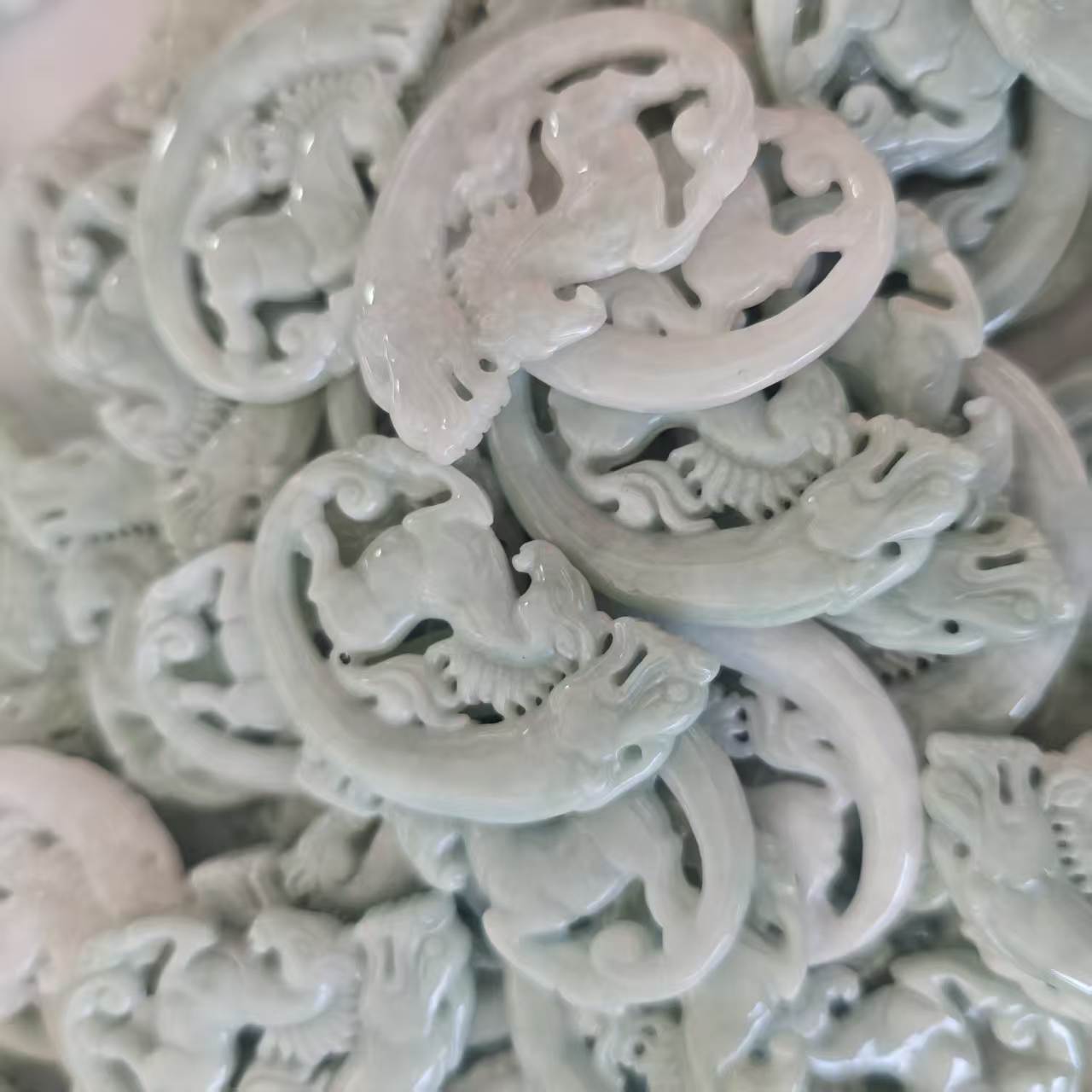 缅甸翡翠A货龙马精神吊坠送证书