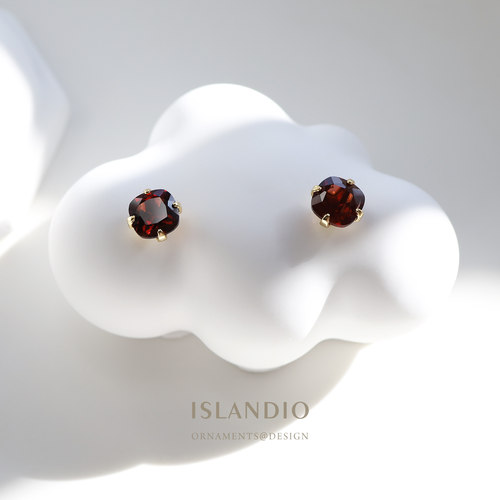 ISLANDIO复古天然酒红宝石女耳钉