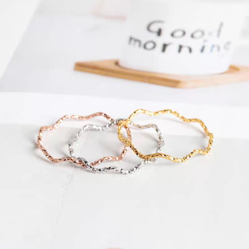 不掉色素圈戒指女个性ins波浪小众设计钛钢镀彩金食指尾戒小指环