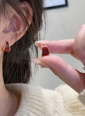 复古红色滴油耳扣小巧精致适合过年的耳环2024网红新年秋冬耳饰品