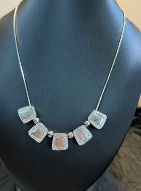 新款轻奢金属方块吊坠项链女金属链条高级感锁骨链颈链