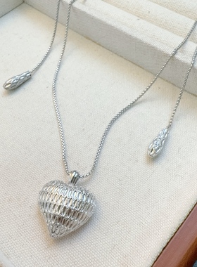 新款小众设计感爱心吊坠项链女小众复古百搭锁骨链毛衣链可调节