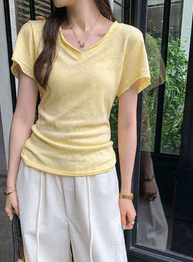 夏日多巴胺穿搭黄色V领正肩短袖T恤女2025新款气质小众不撞款上衣