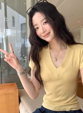 韩系多巴胺黄色正肩V领修身短袖T恤女2025夏季新款超好看单穿上衣