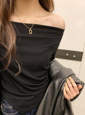 不规则设计感一字领长袖T恤女2023秋冬新款辣妹褶皱修身打底上衣