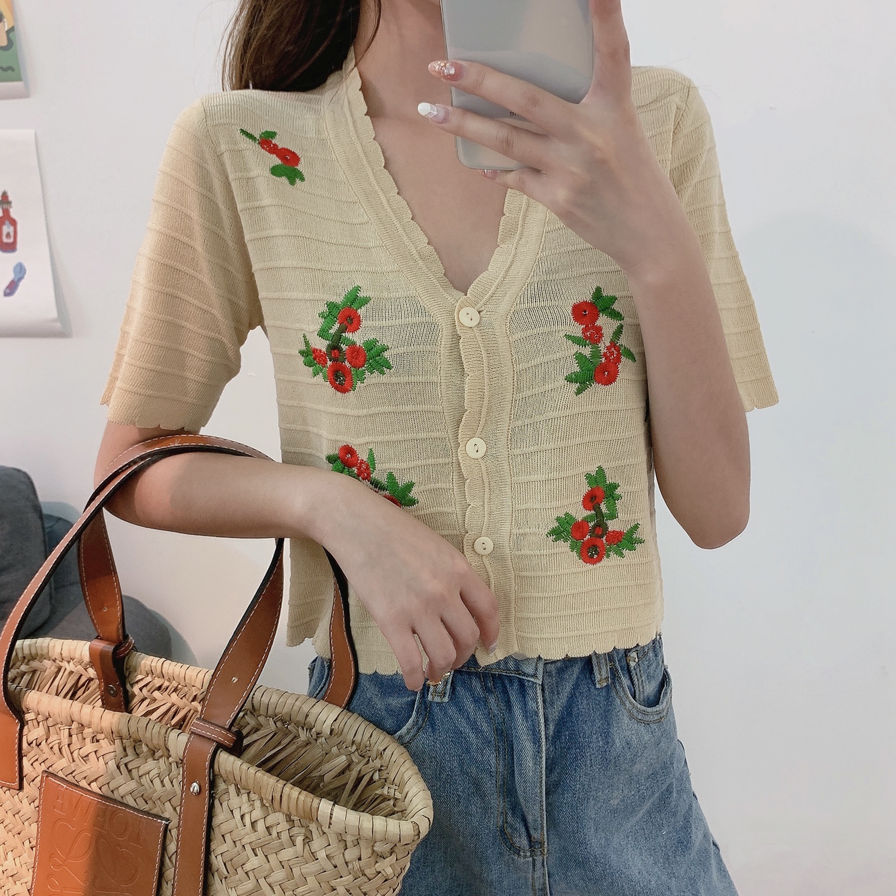 Real price Vintage Embroidery Flower loose V-neck short sleeve ice silk knitted cardigan