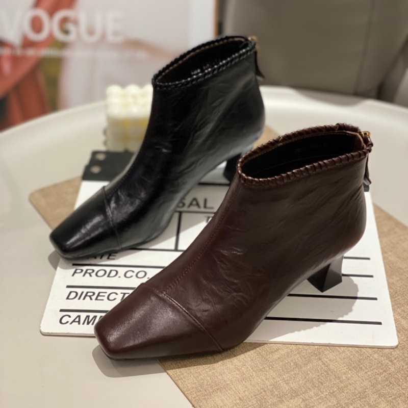 2025年新款百搭舒适轻便短靴