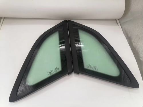 【恒意强汽配】原厂原装奥迪A3后角窗玻璃.zip\奥迪A3后角窗玻璃