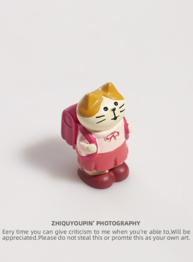 神兽上学了背书猫猫软装治愈桌面摆件书桌书房装饰道具女生樱花季