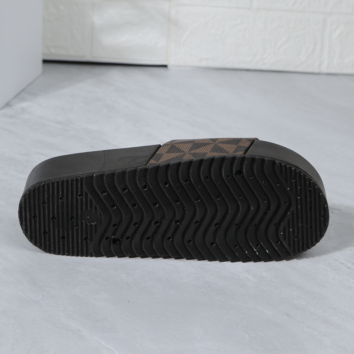 2025 thick soled sponge cake height increasing sandals