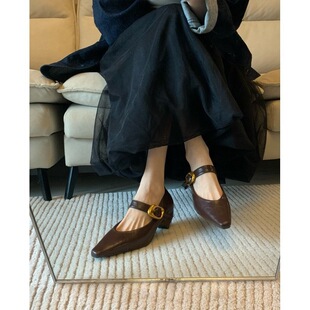 Women's Metal Buckle Retro Pointed High Heels Single Shoes