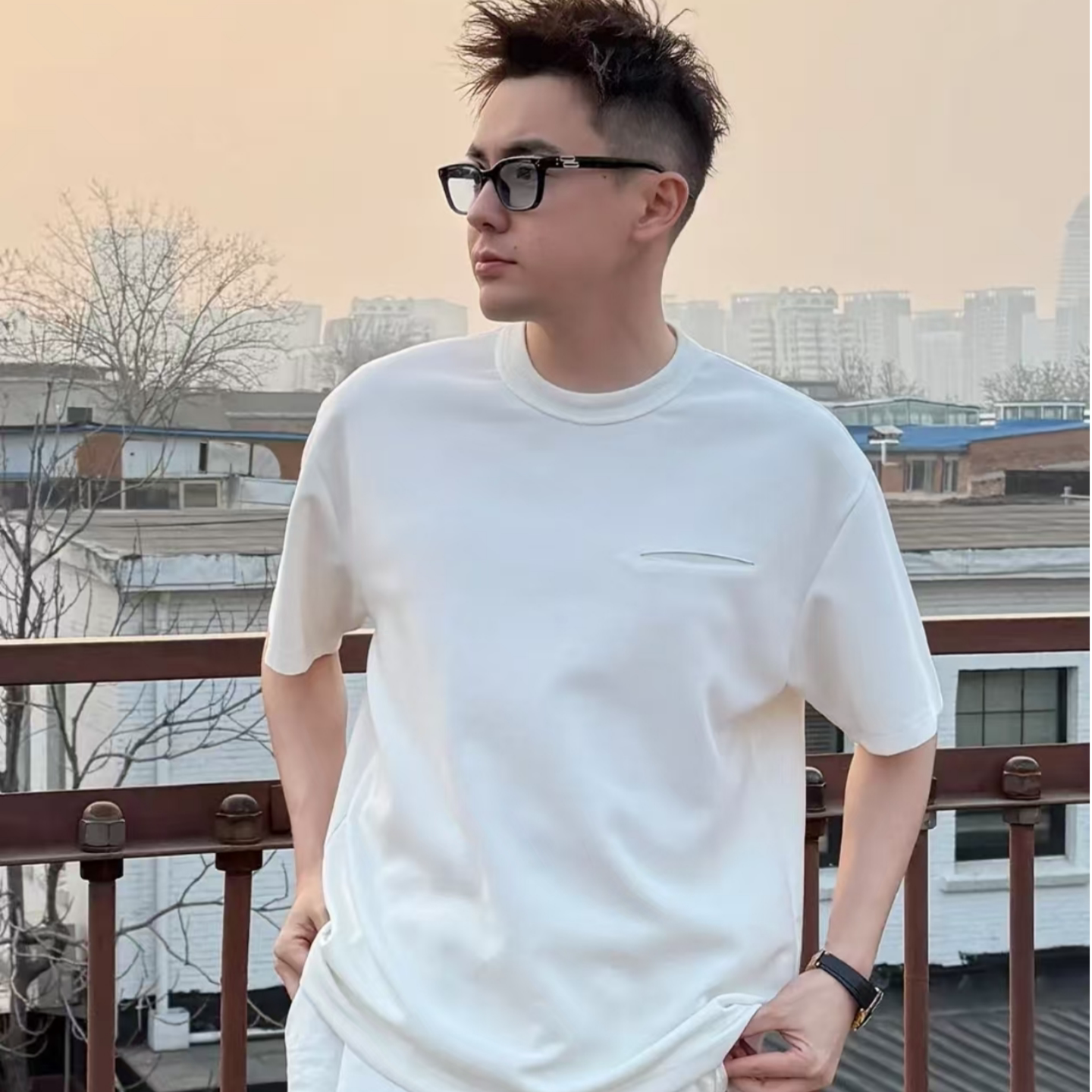 春季上新美式风短袖男宽松简约日常百搭款圆领设计感白色半袖潮流