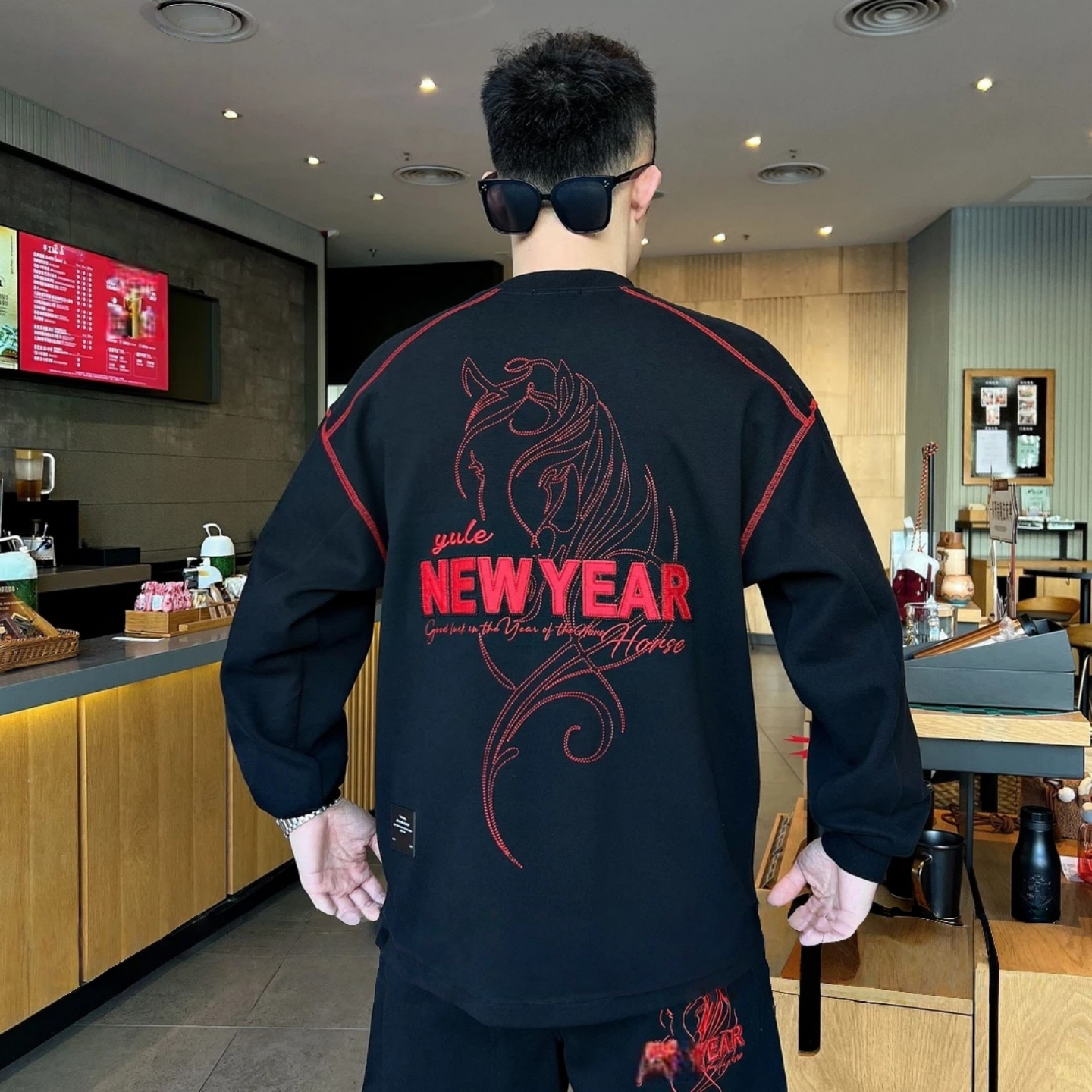 男装冬季潮牌风加绒圆领卫衣马年新款明线动物设计感打底衫上衣