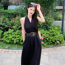 黑色高级感V领挂脖连衣裙女夏季2025新款气质收腰显瘦A字棉麻长裙