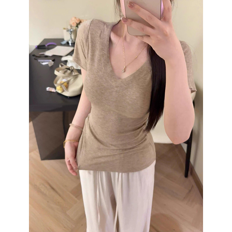 燕麦色v领正肩掐腰短袖t恤女夏季纯色修身显瘦天丝面膜感打底上衣