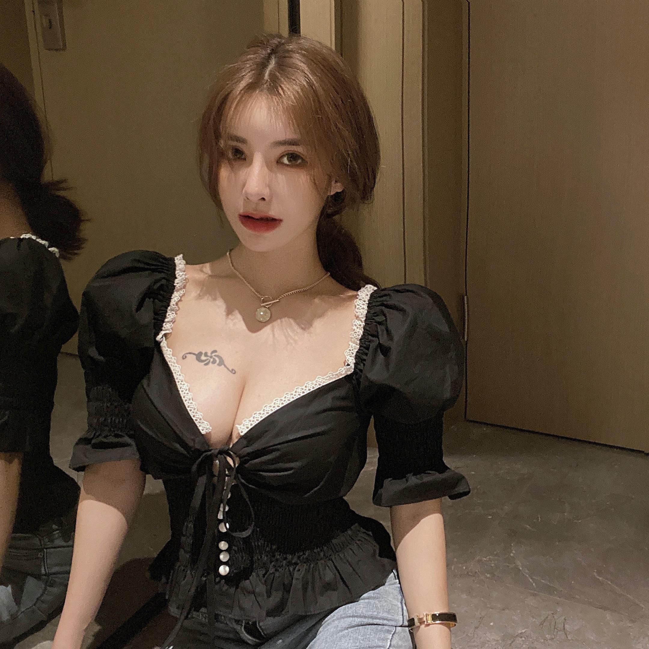 法式复古性感辣妹泡泡袖衬衫女