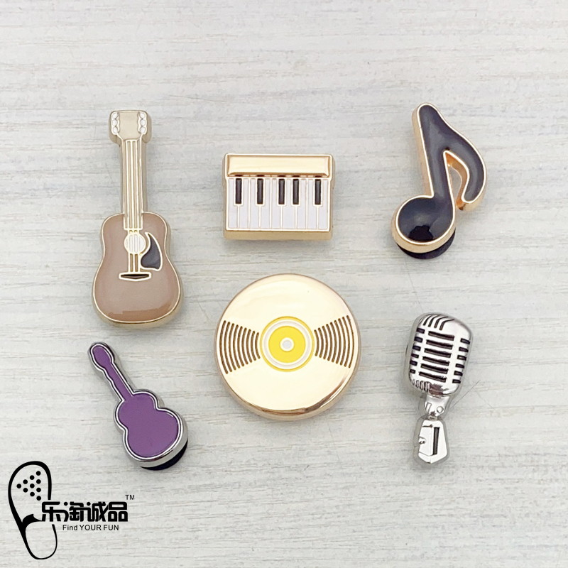 新款Crocs配饰洞洞鞋花 金属音乐符号麦克风鞋扣配件卡骆驰智必星