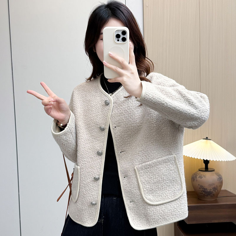 时尚宽松爆款秋冬季设计感上衣